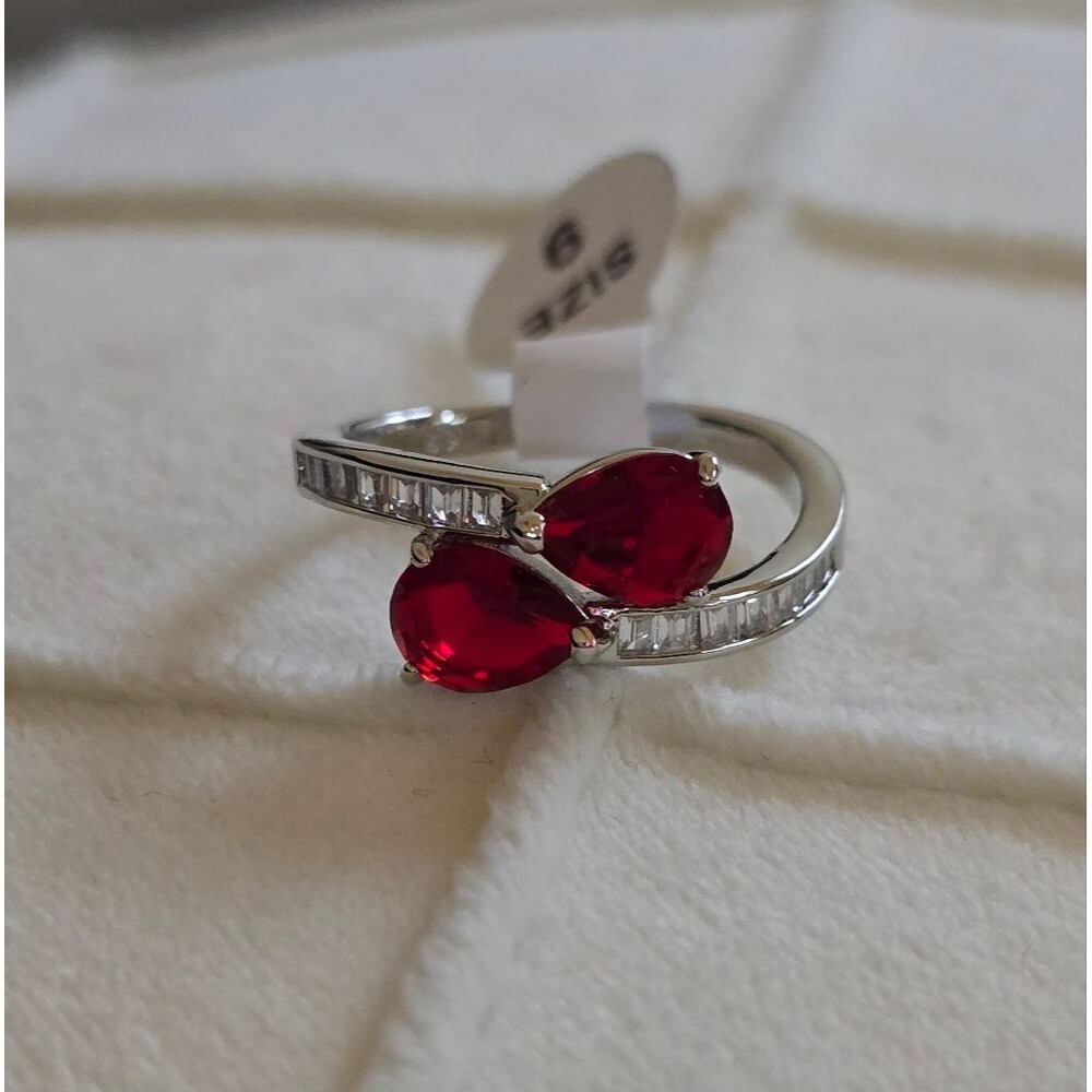 Elegant Bomb Party Silver and Red Gemstone Ring